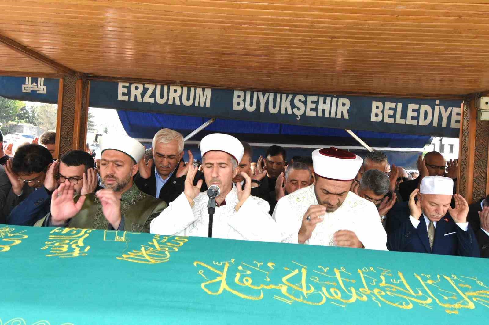 milletvekili-mehmet-emin-oz-un-aci-gunu-ahmet-turan-oz-son-yolculuguna-ugurlandi