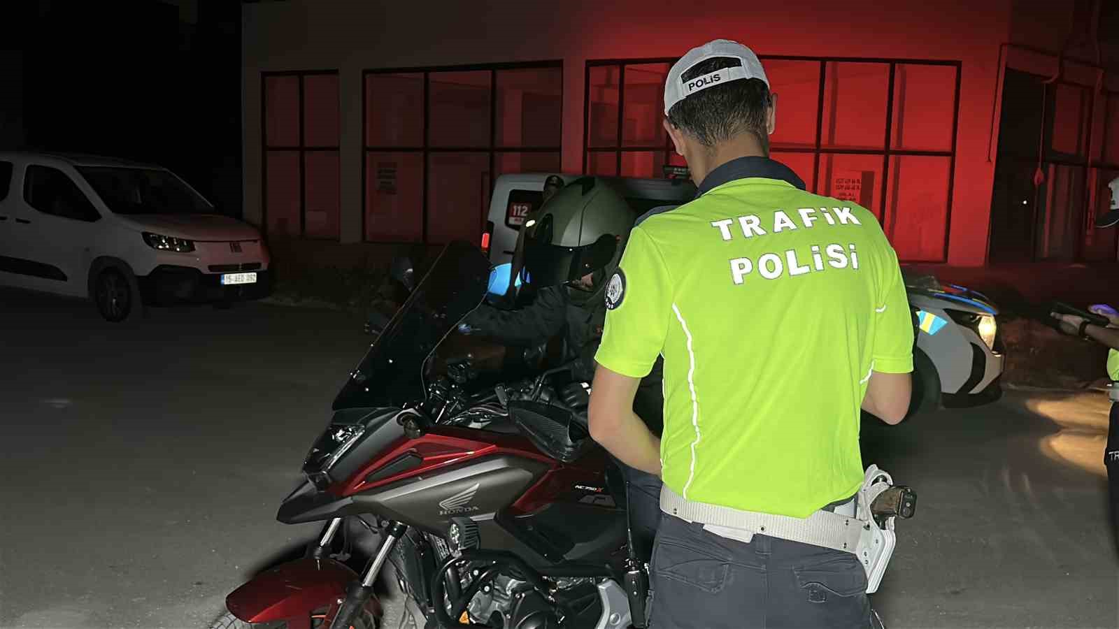 burdur-da-polis-ekiplerinden-siki-denetim