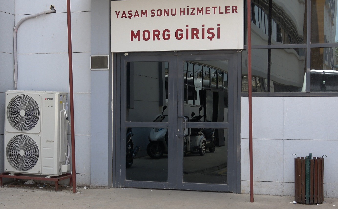 tarlasini-surerken-traktorden-duserek-hayatini-kaybetti