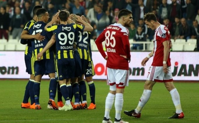 Fenerbahçeli Futbolculardan Neşeli Kutlama