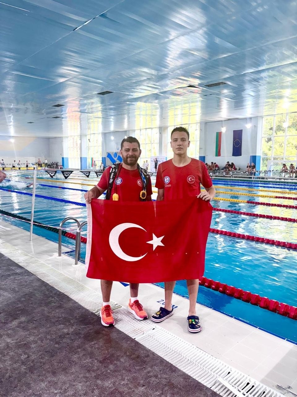 denizli-buyuksehir-belediyesporlu-yuzuculer-altin-madalyalari-topladi