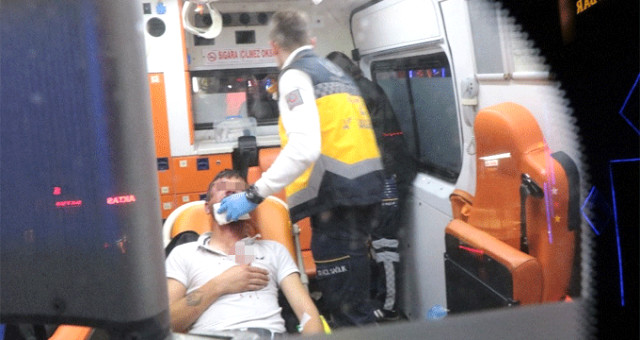Kadıköy Barlar Sokağı'nda Çıkan Kavga Kanlı Bitti: 2 Yaralı
