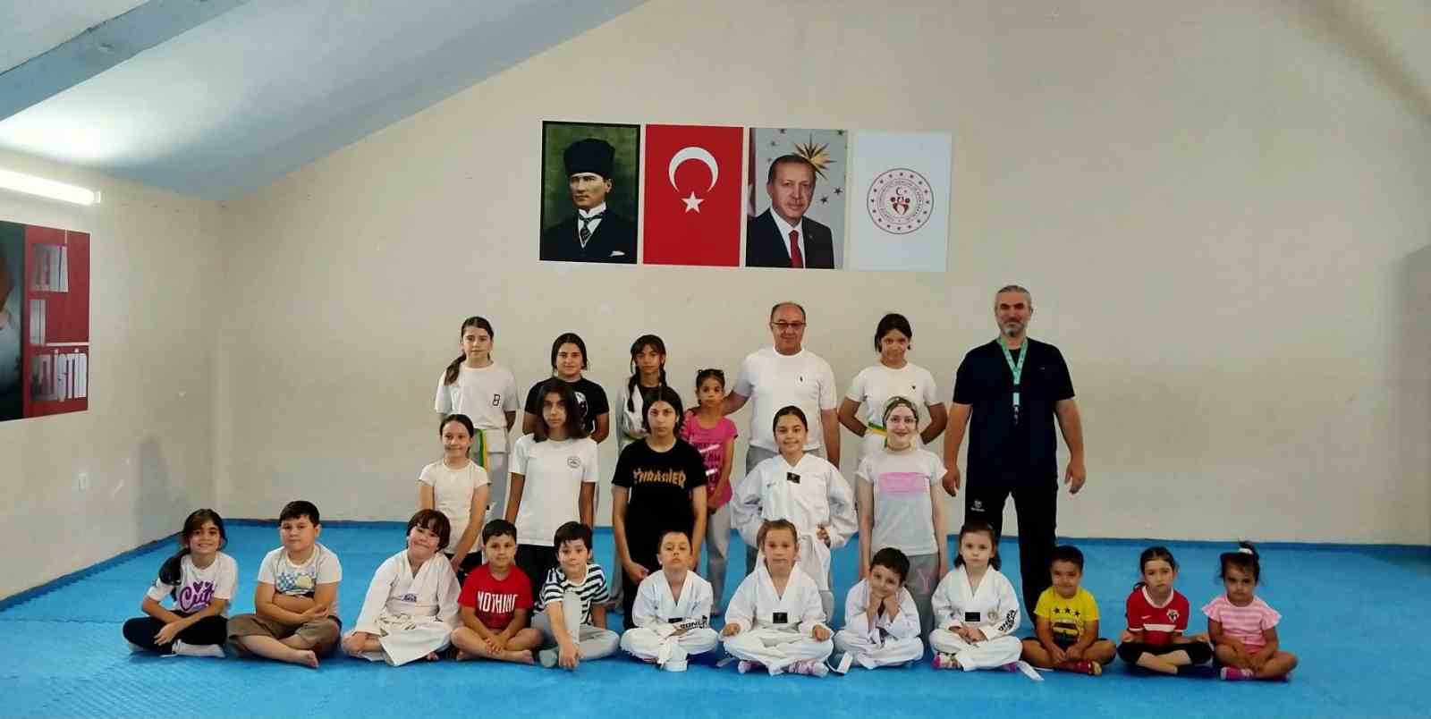 eskisehir-de-taekwondo-antrenmanlari-suruyor