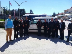 Dumlupınar’da Çiftçilere Aşılamaları İçin Meyve Kalemleri Dağıtıldı