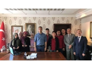 Kaymakam Çiçek, Öğrencileri Ödüllendirdi