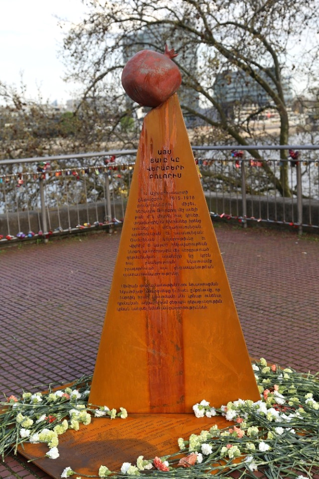 Köln'de Yasa Dışı Olarak Sözde Ermeni Soykırım Anıtı Dikildi