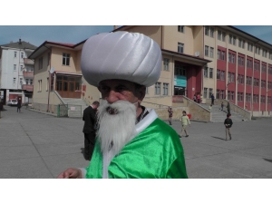 Öğrenciler Kumbaralarını Kitaplar İçin Açtı