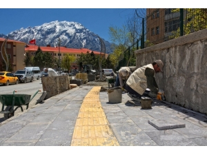 Hakkari’de ‘Engelli Dostu Modern Kaldırım’ Dönemi