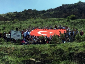 Şehitler Anısına Fidanlar Toprak İle Buluştu