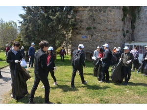 Öğrenciler Çevre Temizliği Yaptı