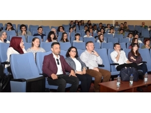 Esogü’de Uluslararası İlişkiler Günü Etkinliği Düzenlendi