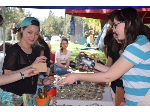 Güzel Sanatlar Fakültesinde Geleneksel “Bahar Panayırı” Kuruldu