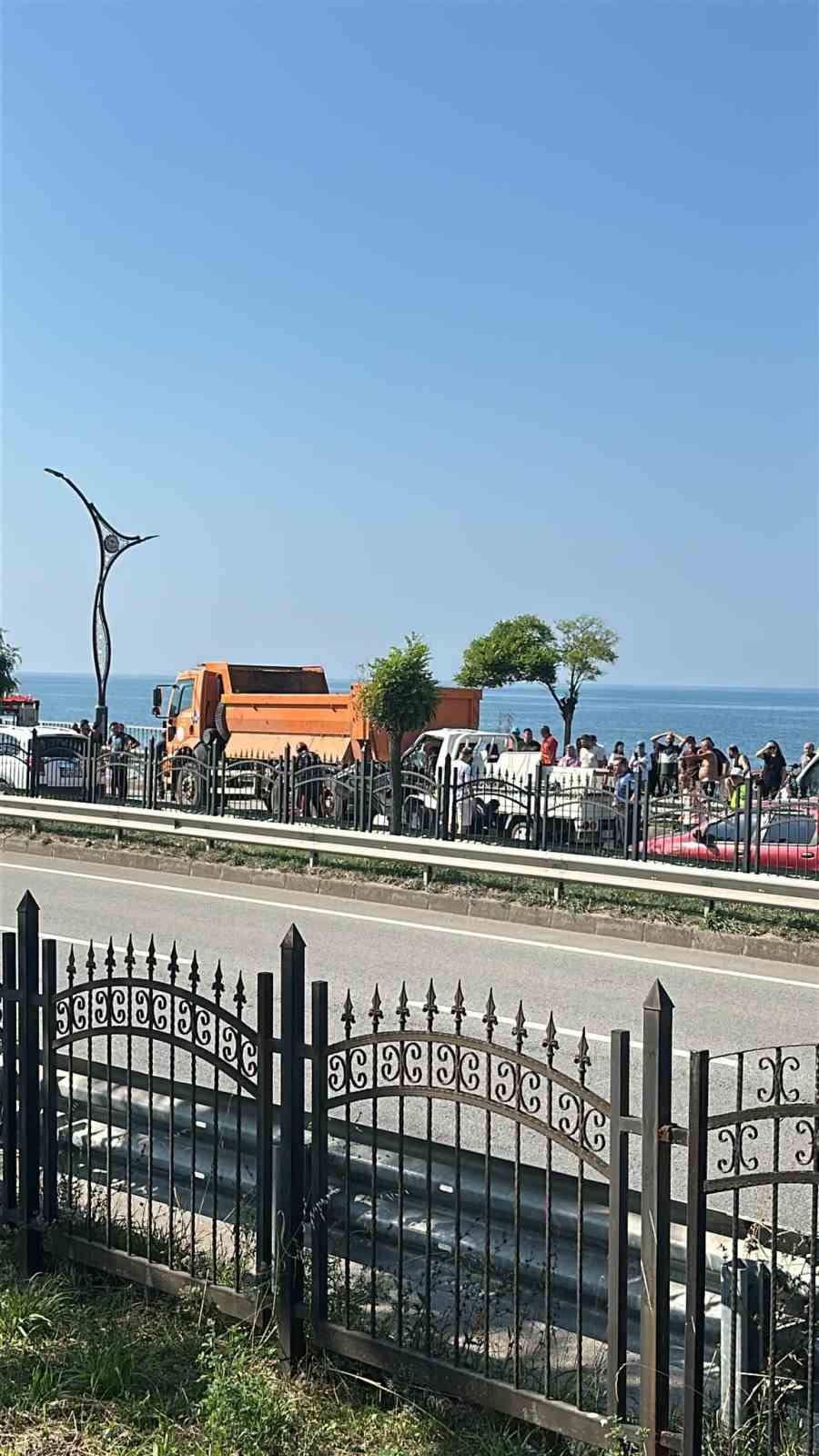 giresun-da-kamyonet-kamyona-arkadan-carpti-4-yarali