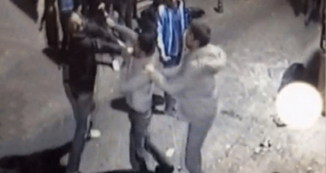 Kadıköy Barlar Sokağı'nda Çıkan Bıçaklı Kavga Kamerada