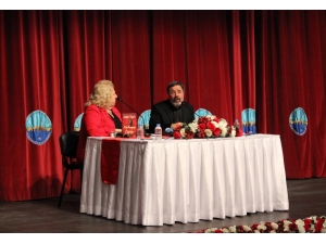 Yazar Ahmet Ümit: "Yazan İnsanlar Kendisi Olmaya Çalışmalı"