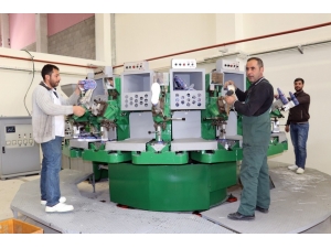 Lastik Ayakkabı Satıcılığından Fabrikatörlüğe