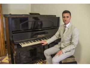 Tarihi Piyano Edremit’te Sergileniyor