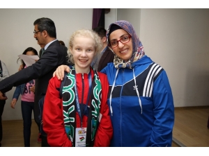 Tataristanlı Çocuklara Kocaelispor Atkılı Karşılama