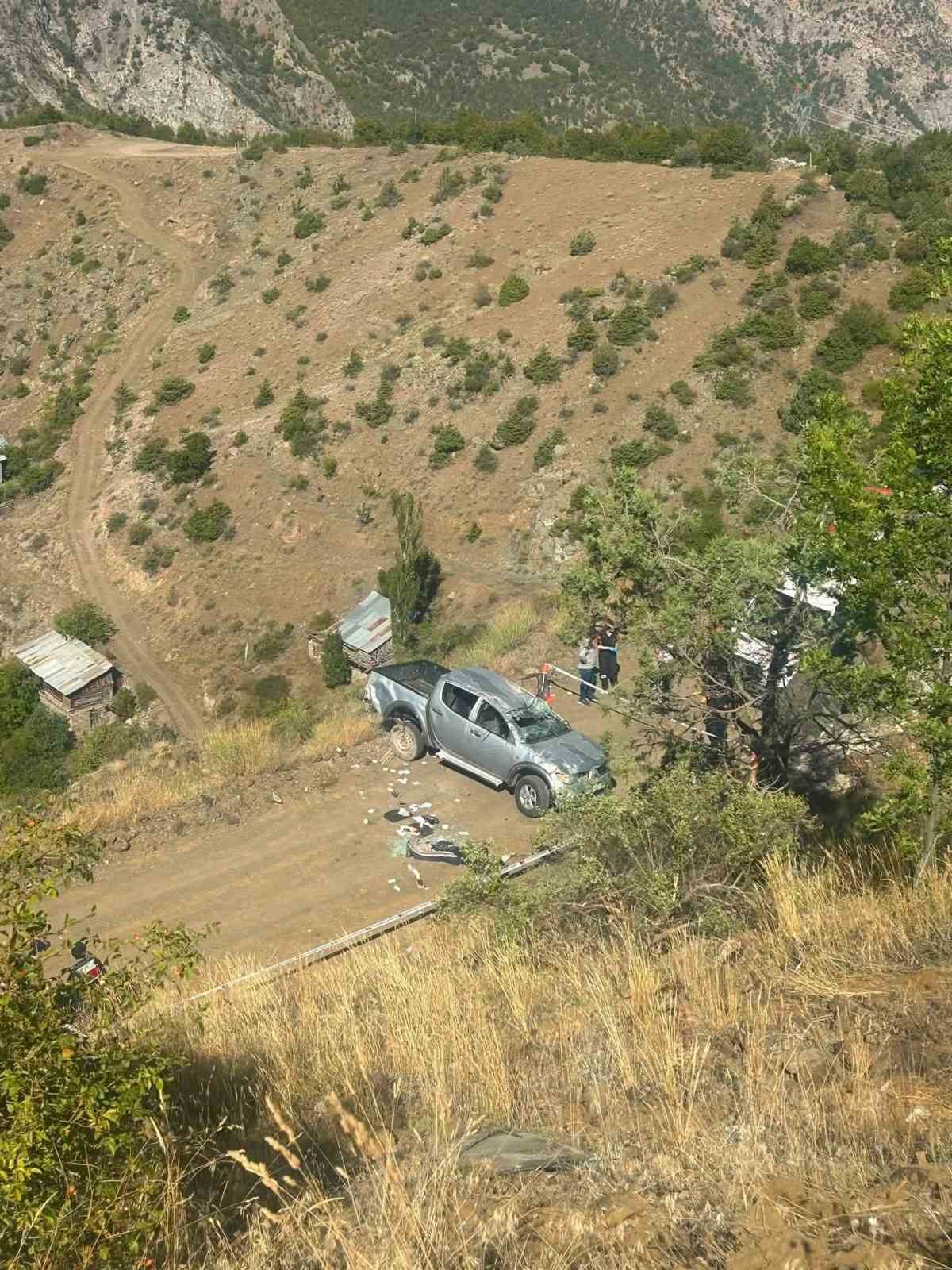 artvin-de-trafik-kazasi-koy-muhtari-hayatini-kaybetti