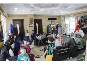 Minik Öğrenciler Başkan Duymuş’u Ziyaret Etti