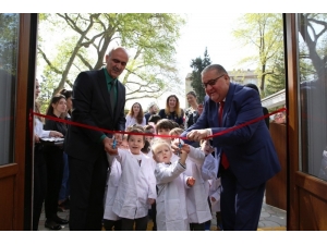 Minik Öğrencilerin Heyecanını Paylaştı