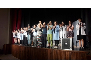 Esogü Tiyatro Topluluğu’nden Lösemili Çocuklar Yararına Tiyatro Gösterisi