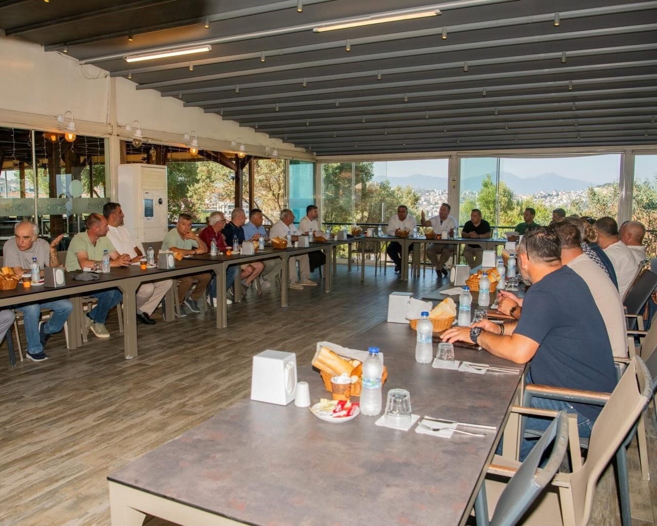 kusadasi-nda-mahallelerin-ihtiyaclari-masaya-yatirildi