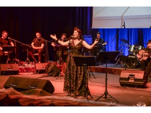 Bergama’da Sevda Şarkıları Söylendi