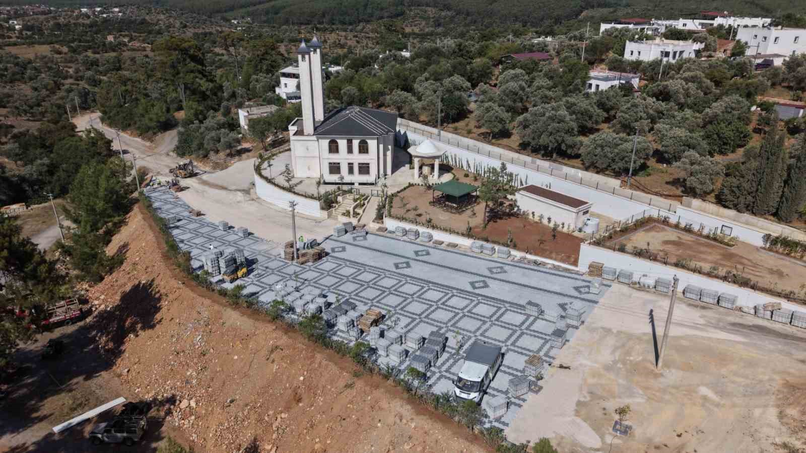 camlik-cami-onu-meydani-duzenleniyor