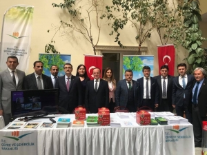 Müsteşar Dönmez, Osmaneli Standını Ziyaret Etti