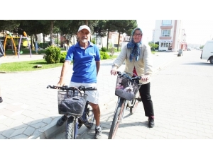 Burhaniye’de Bu Çift Her Yere Bisikletle Gidiyor