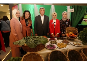 “Ko-mek’le Gönülden Renkler” Sergisi Başiskele’de