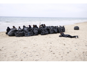 Omü’lü Çevreci Öğrenciler Sinop’ta Sarıkum’u Temizledi