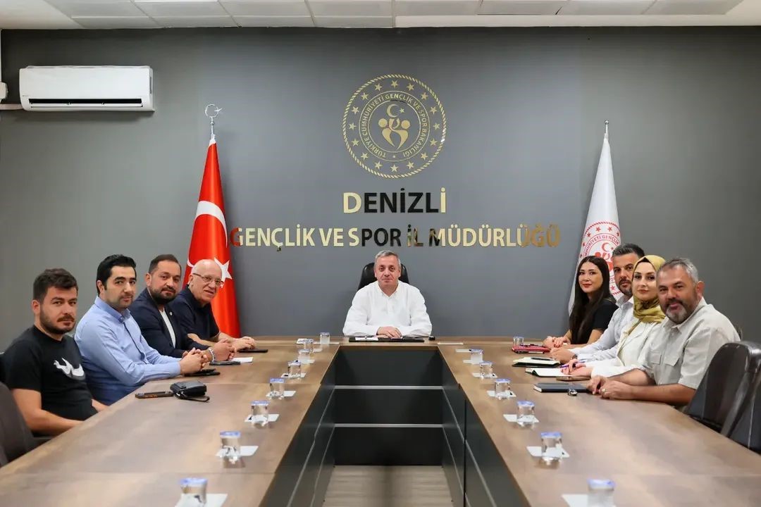 denizli-de-yeni-futbol-sezon-oncesi-antrenman-saha-planlamasi-yapildi