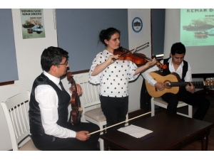 Görme Engelli Medine Öğretmenden Konser