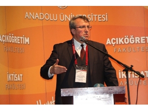 Anadolu Üniversitesi Açıköğretim Fakültesi’nde Başarılı Öğrenciler Belgelendirildi