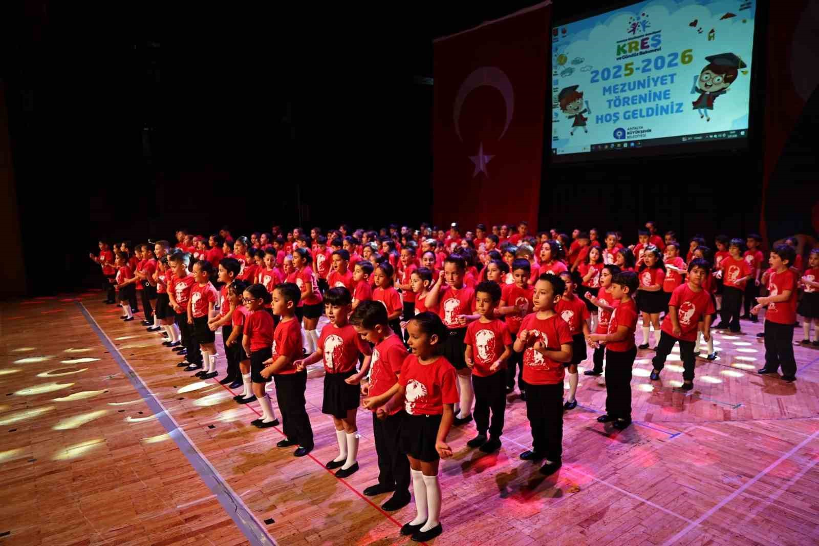 buyuksehir-kreslerinde-mezuniyet-coskusu