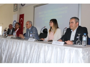 Kuşadası’nda Turizm Değerlendirme Sempozyumu Yapıldı