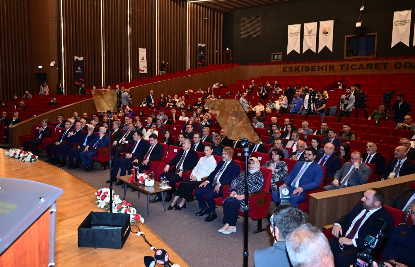 esogu-rektoru-prof-dr-kamil-colak-eskisehir-sempozyumu-nda-konustu