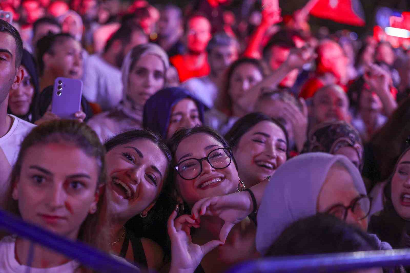 maltepe-de-30-agustos-zafer-bayrami-coskusu