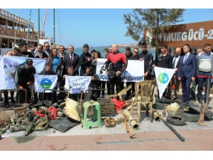 İyilik Yaptılar, Denize Atılanları Çıkardılar