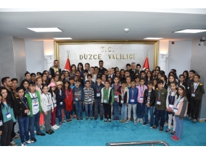 Yüksekovalı Çocuklardan Protokole Ziyaret
