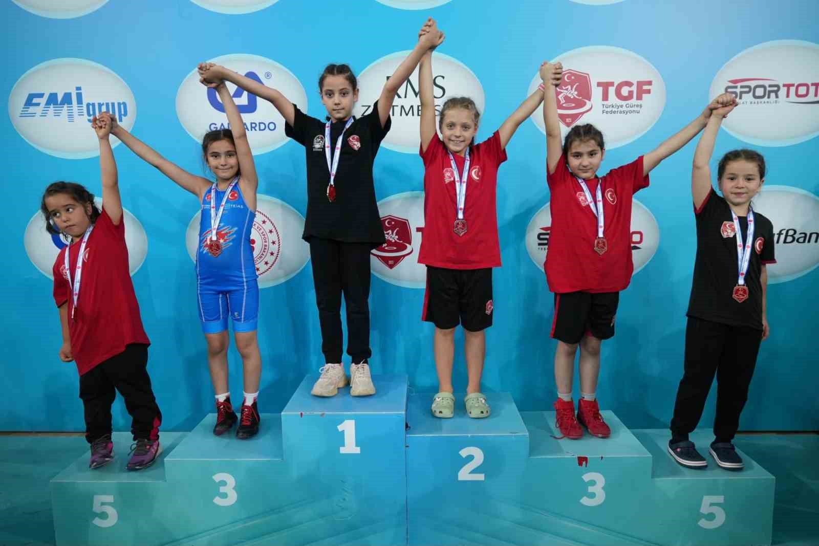 tokatli-minik-guresciler-turkiye-sampiyonasi-ndan-5-madalyayla-dondu