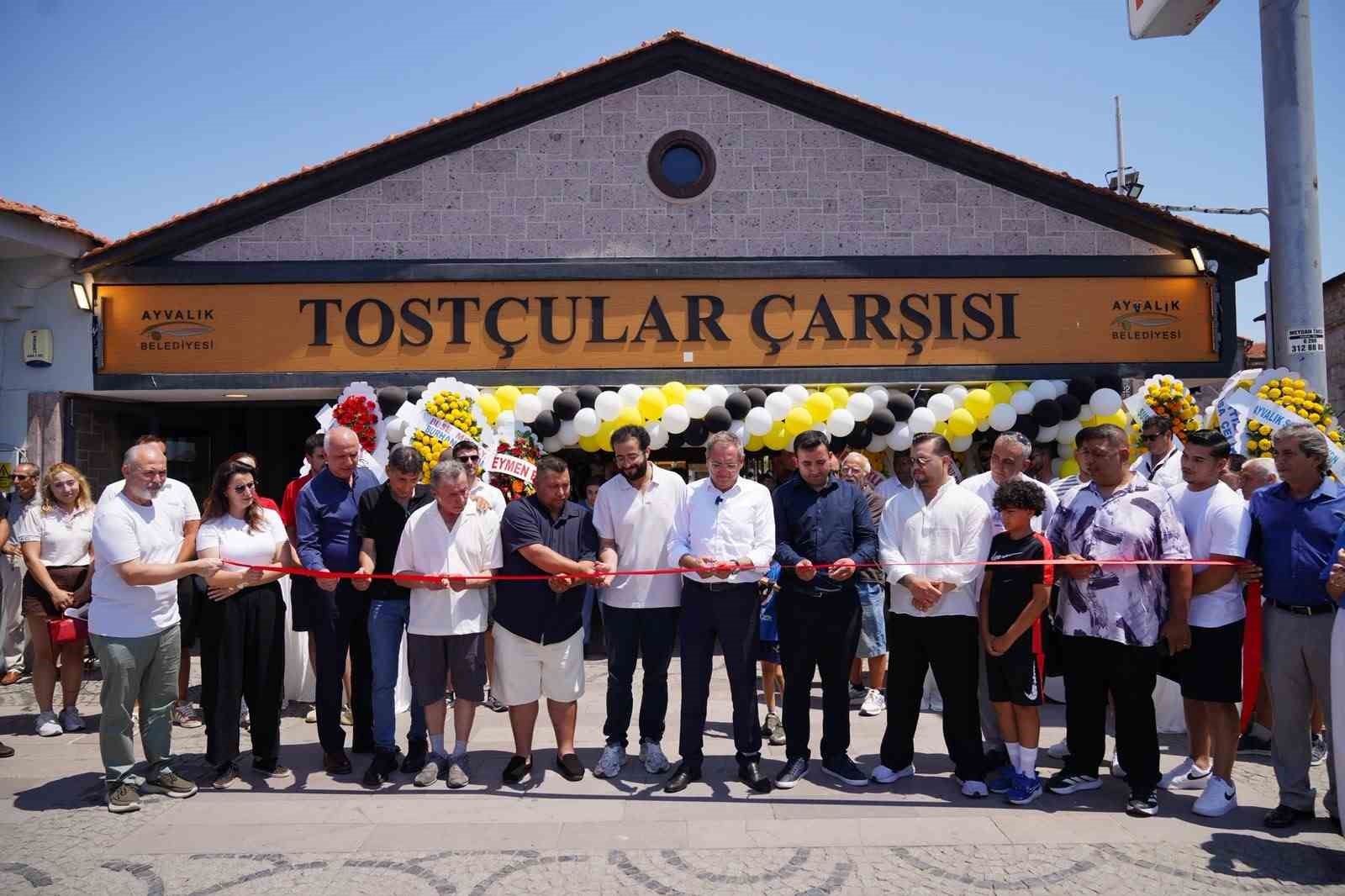 tarihi-ayvalik-tostcular-carsisinda-ornek-is-birligi
