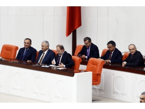 Başbakan Binali Yıldırım, Erken Seçim Önergesi Görüşmelerine Katılmak Üzere Tbmm Genel Kuruluna Geldi.