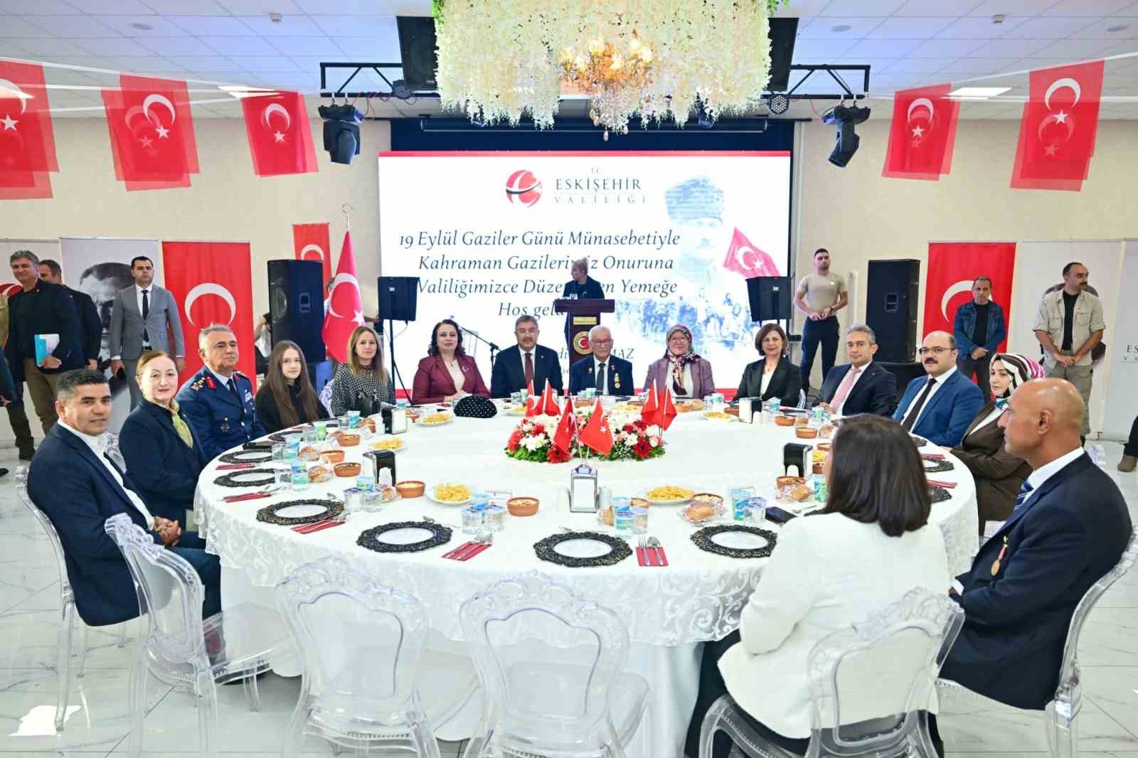vali-yilmaz-dan-gaziler-onuruna-yemek-programi