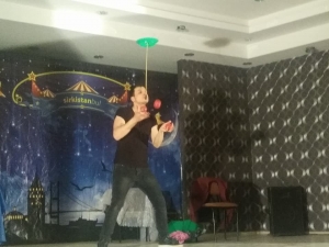 Çocuklar Sirk Gösterisiyle Eğlendi