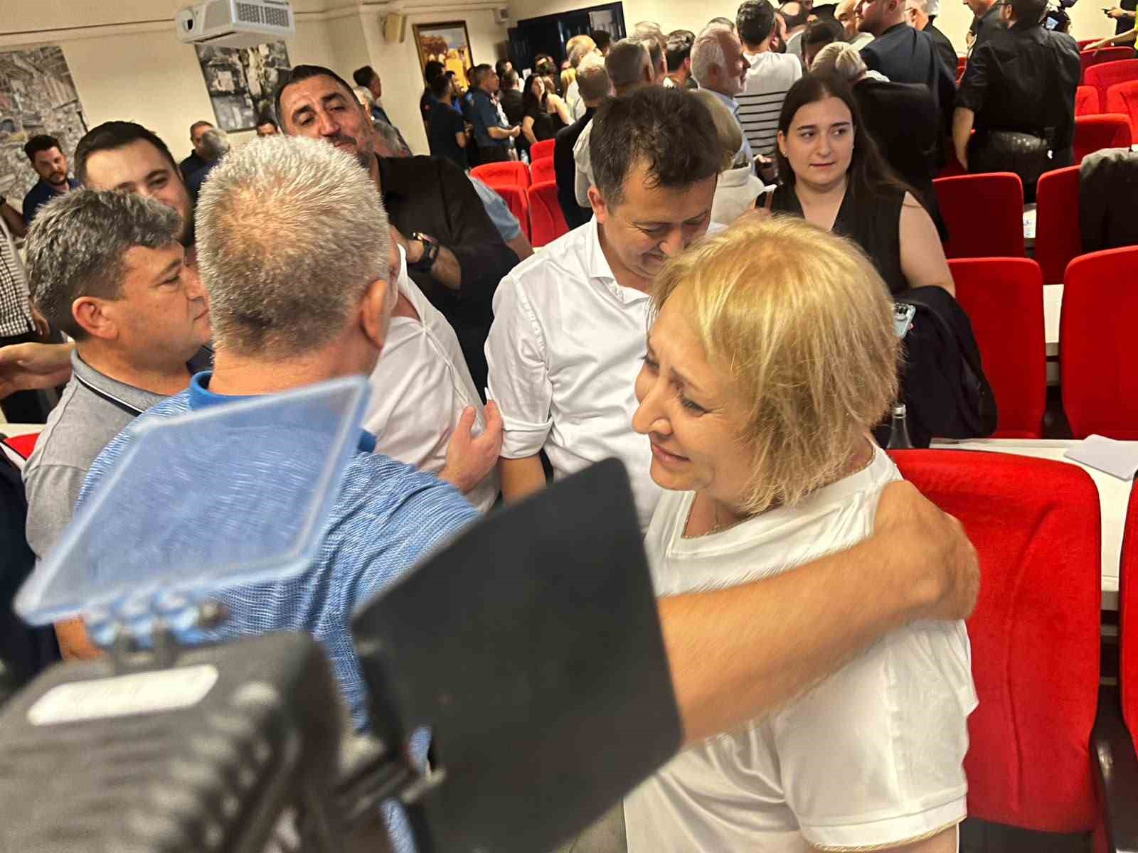 menderes-belediyesi-ak-parti-ye-gecti