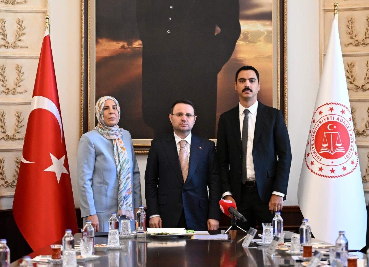 bakan-gurlek-bu-cinayeti-cozmek-boynumuzun-borcu