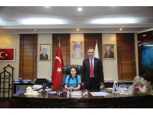 Başkanlık Koltuğuna Oturan Derin’den Müdürlere Talimatlar Yağdırdı